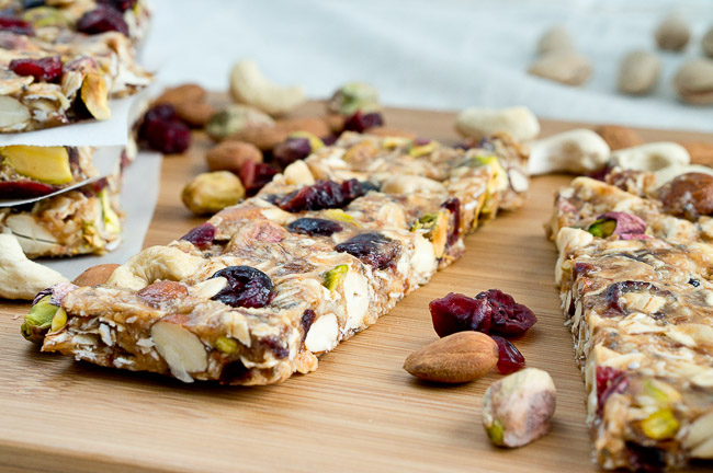 Healthy Homemade Granola Bars | www.deliciousmeetshealthy.com