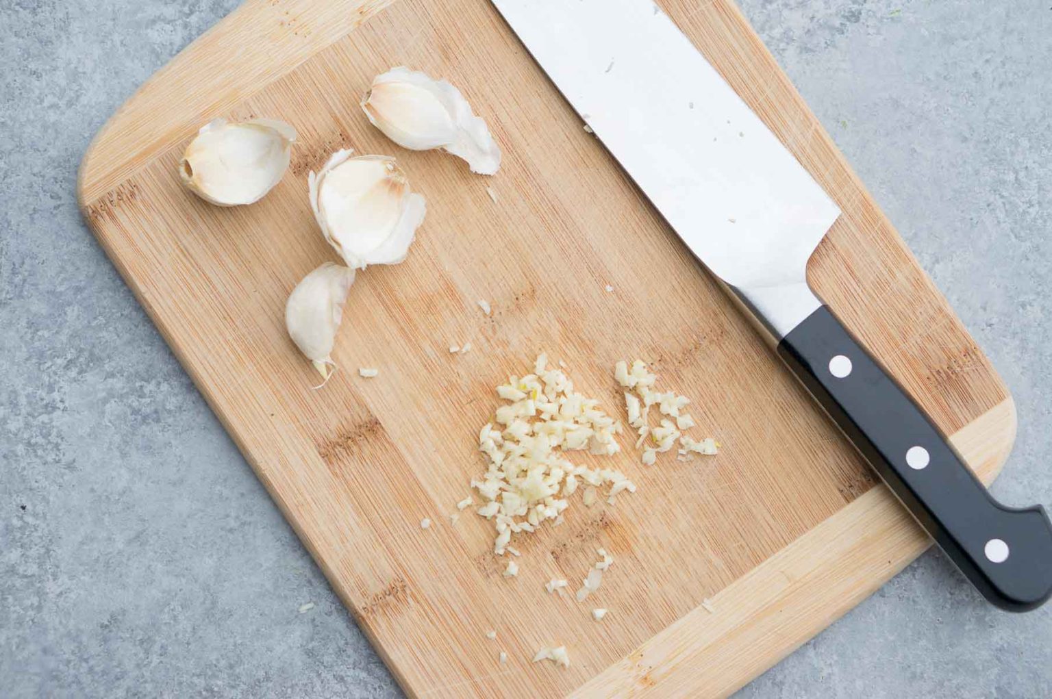 How to Mince Garlic Cloves Delicious Meets Healthy