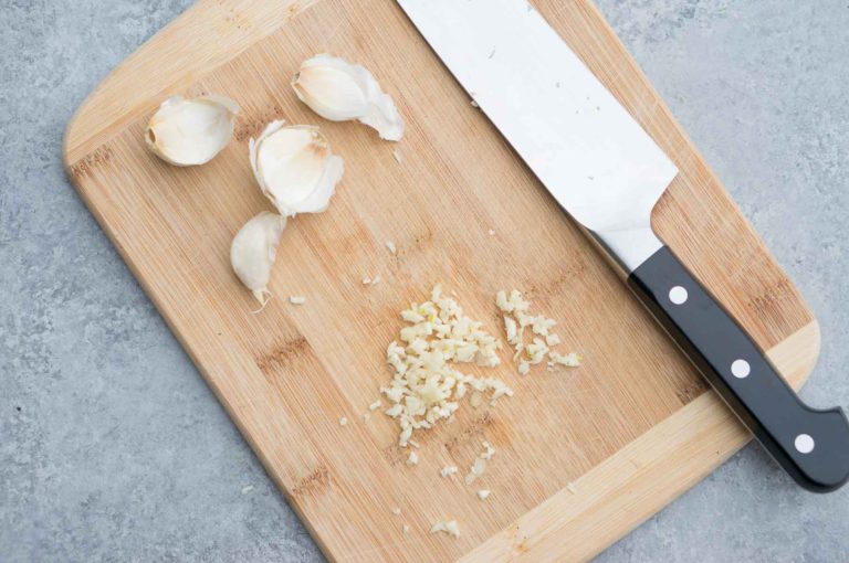 How to Mince Garlic Cloves Delicious Meets Healthy