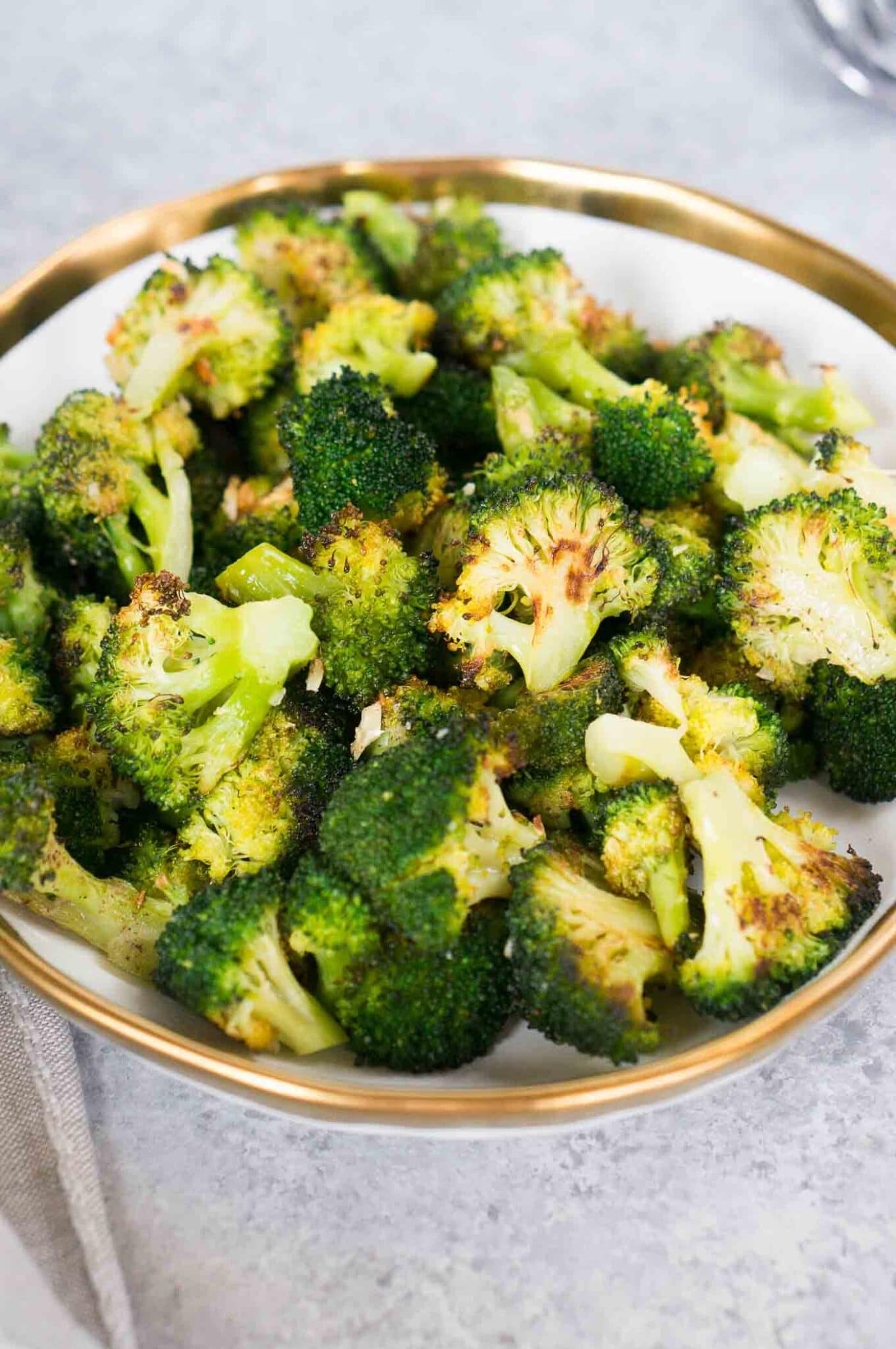 closeup image of broccoli in a bowl
