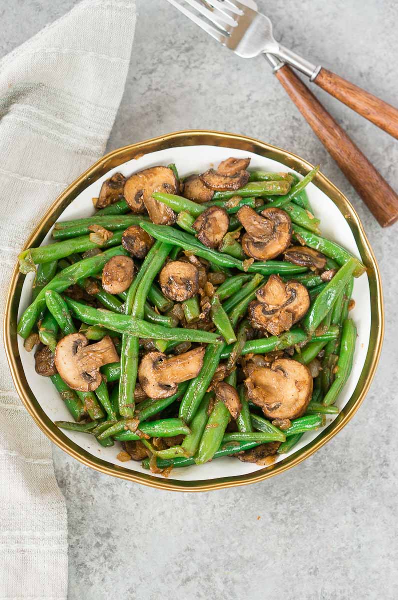 green beans with mushrooms shot from top