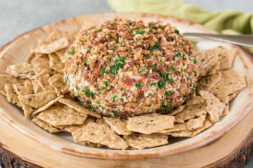easy ranch bacon cheese ball holiday appetizer with crackers