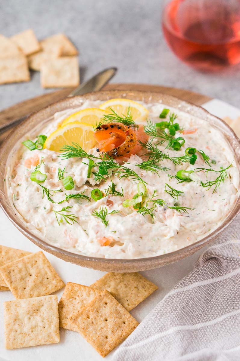 easy smoked salmon dip for a party with crackers