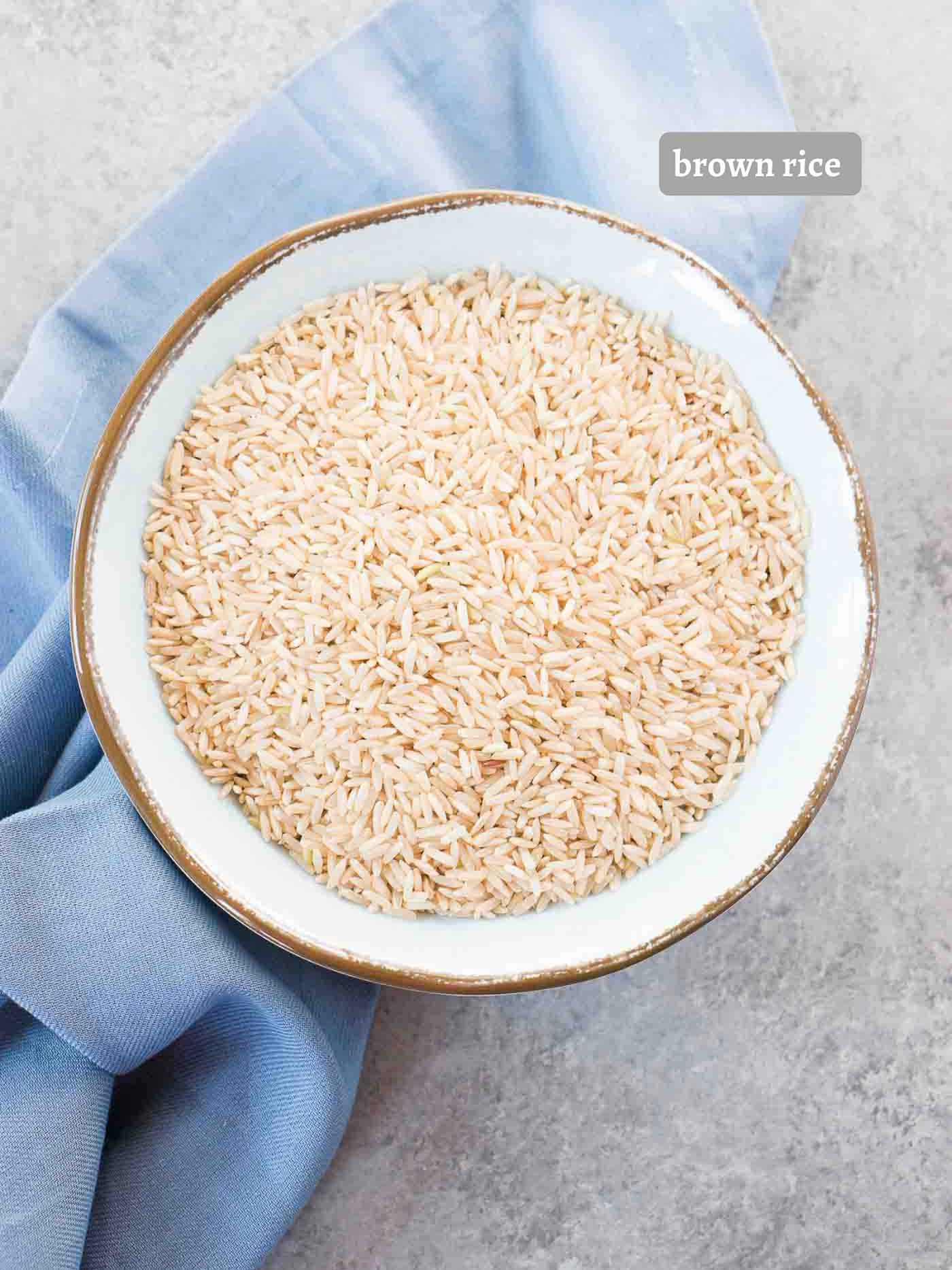 برنج قهوه ای در یک کاسه