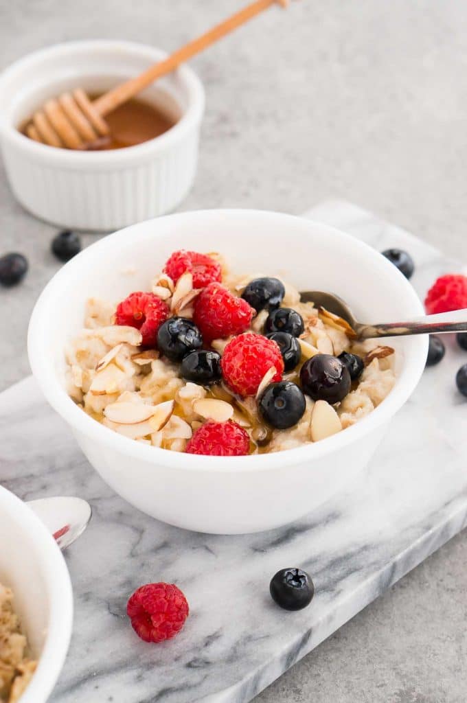 instant pot oatmeal with berries in a bowl