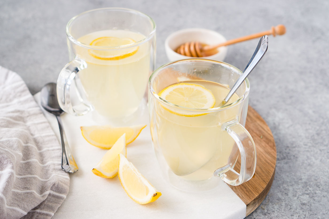 lemon tea in two glass cups