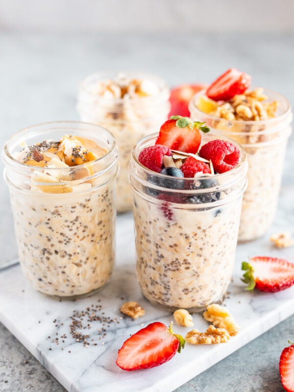easy overnight oats recipe in jars made with 3 main ingredients and topped with fruit and nuts